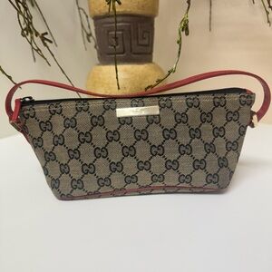 Authentic Gucci adorable small shoulder or wristlet